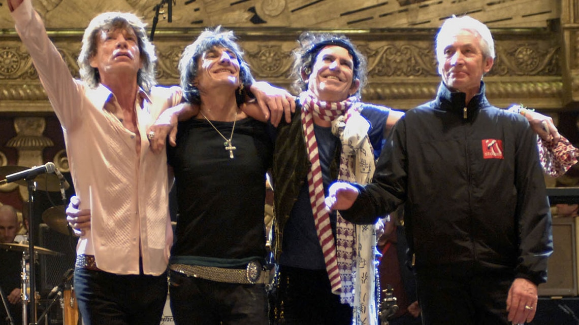 The rolling stones мик джаггер. Роллинг стоунз мик джаггер. Группа роллинг стоунз. Роллинг стоунз в молодости. Группа rolling stones песня.